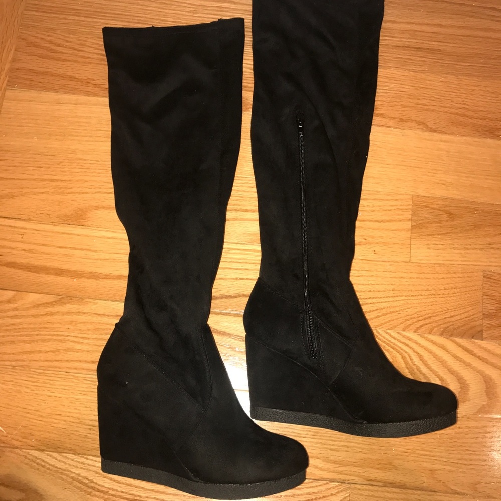 Black wedge boots